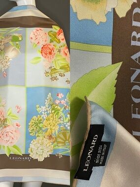 Vintage Leonard Paris Silk Scarf 34 In Good Condition